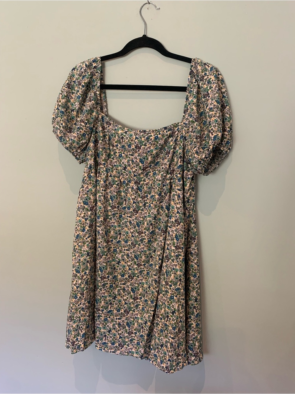 Floral Puff-Sleeve Square Neck Dress in Cream and Green